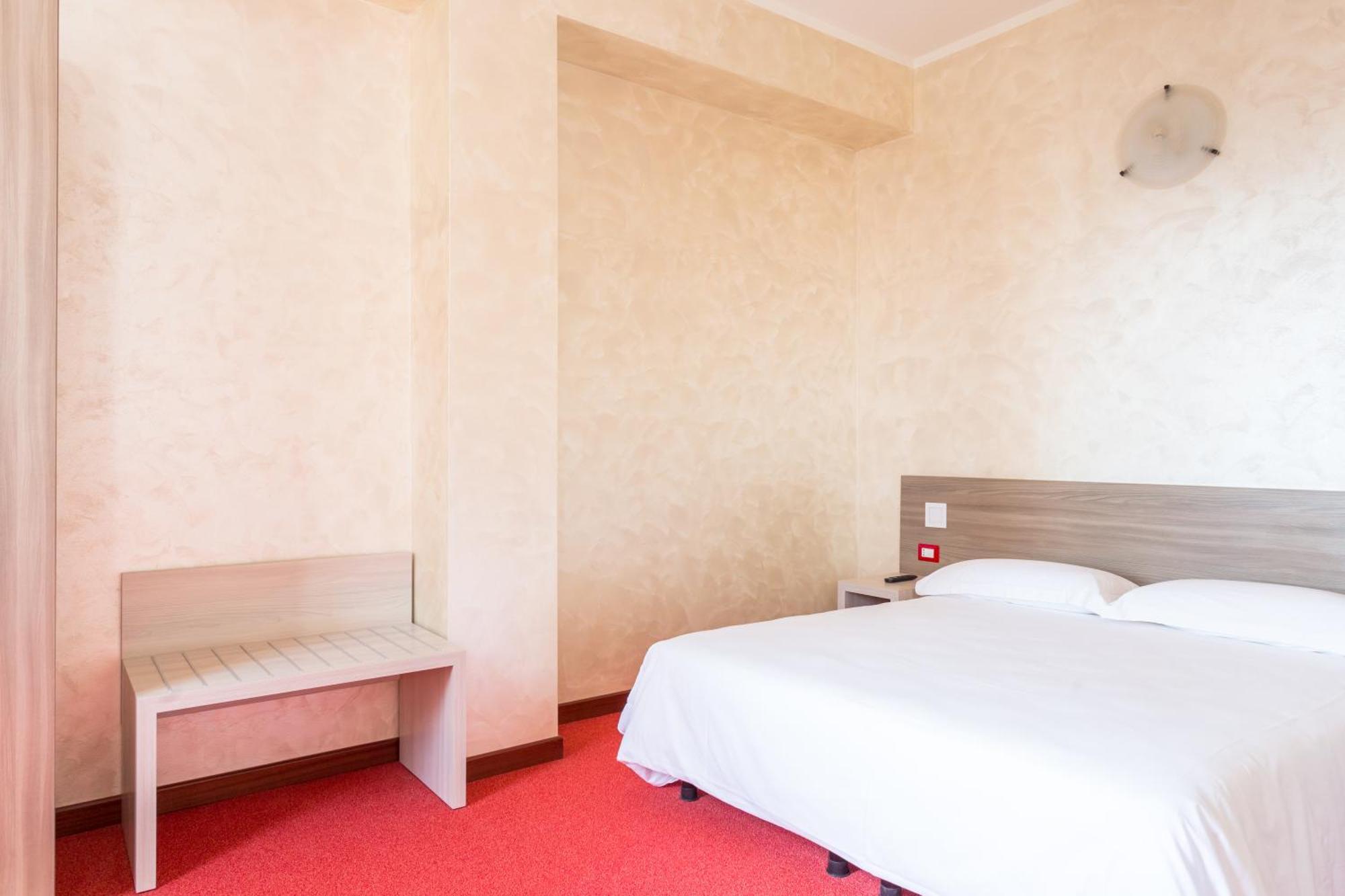 Hotel Italia Дормелето Екстериор снимка